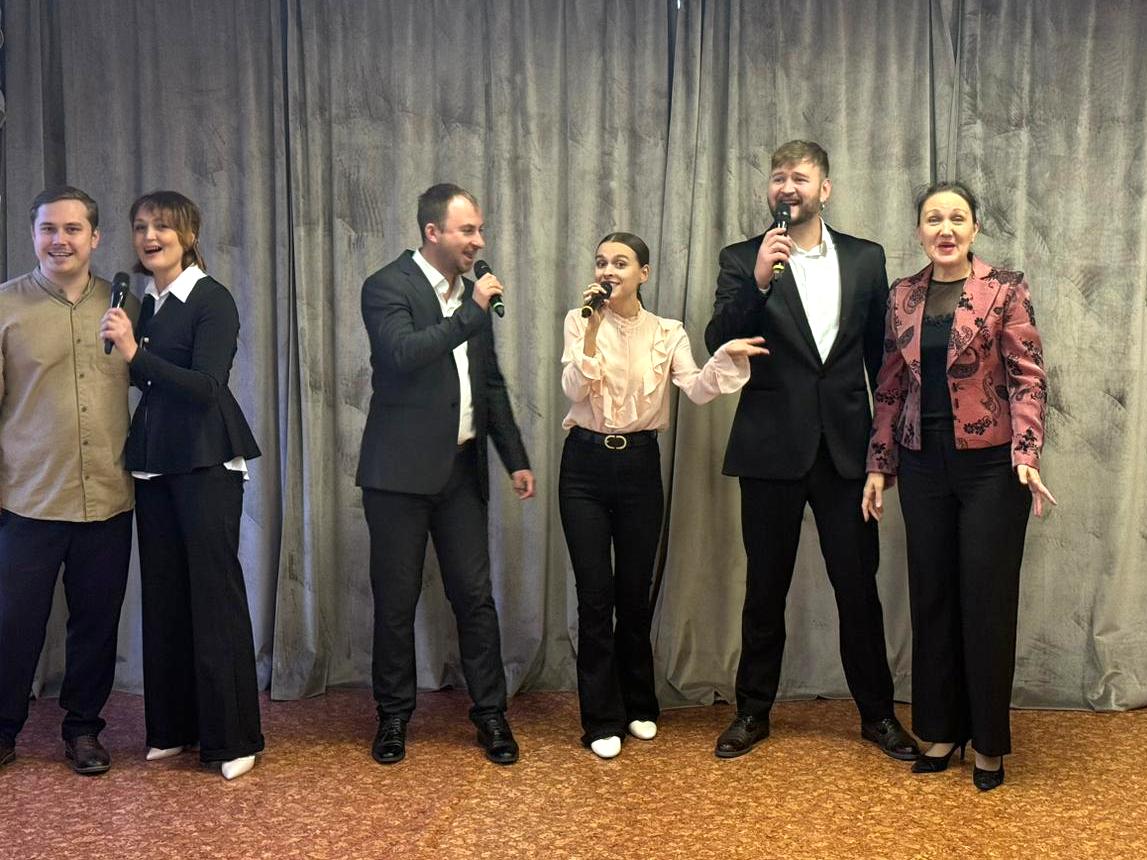 Артисты группы «Калейдоскоп» выступили для эвакуированных граждан Артисты группы «Калейдоскоп» выступили для эвакуированных граждан